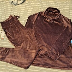 32 Degrees Wella Rose Lounge Set